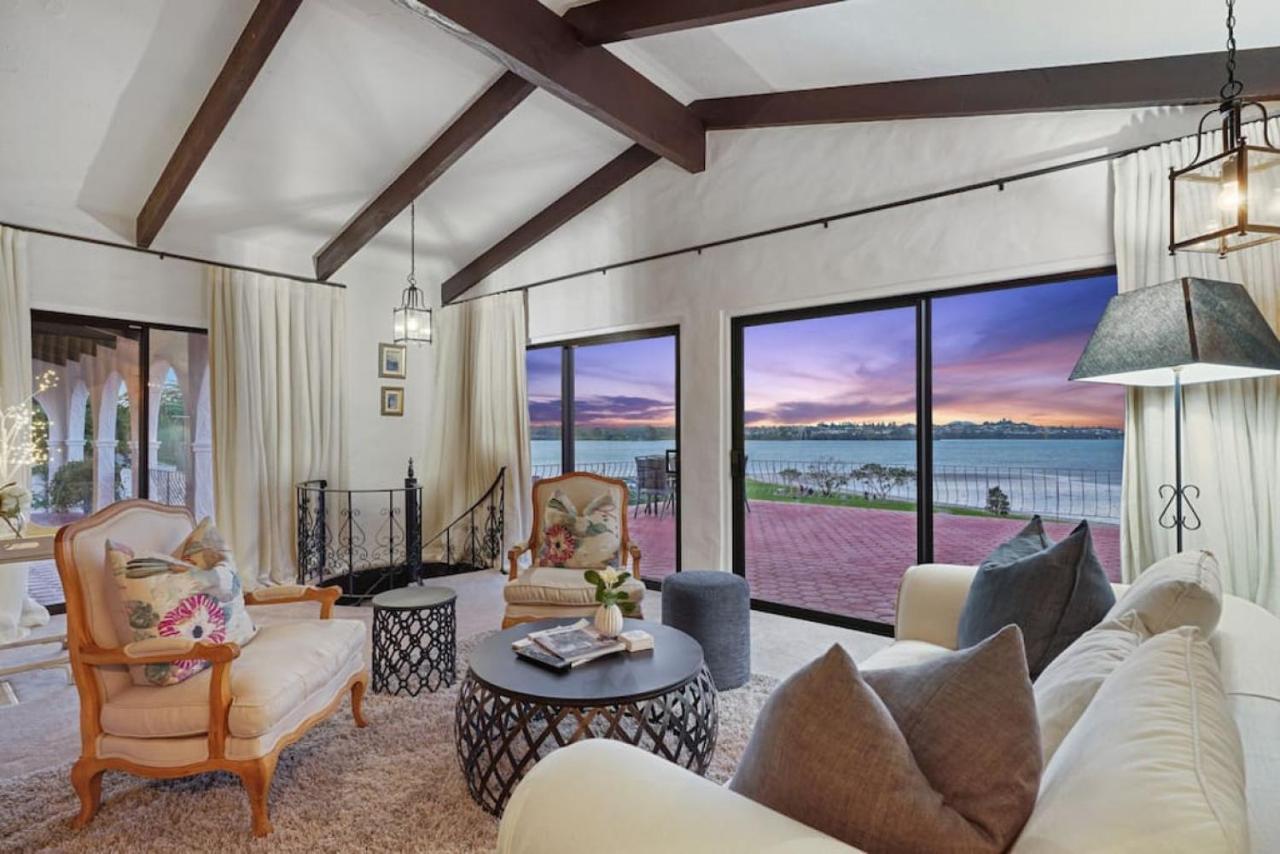 Magnificent Beachfront Mansion - Pool - Fireplace Окленд Экстерьер фото